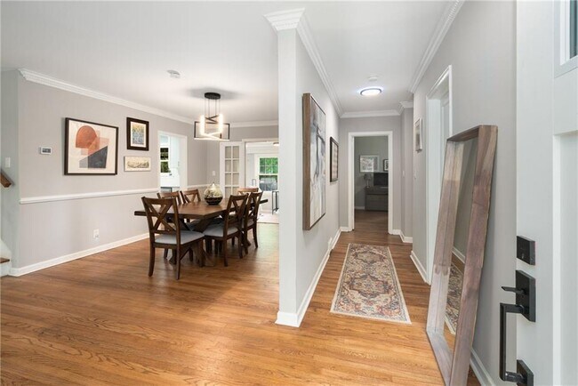 Foto del edificio - 1235 Spring Valley Ln NE
