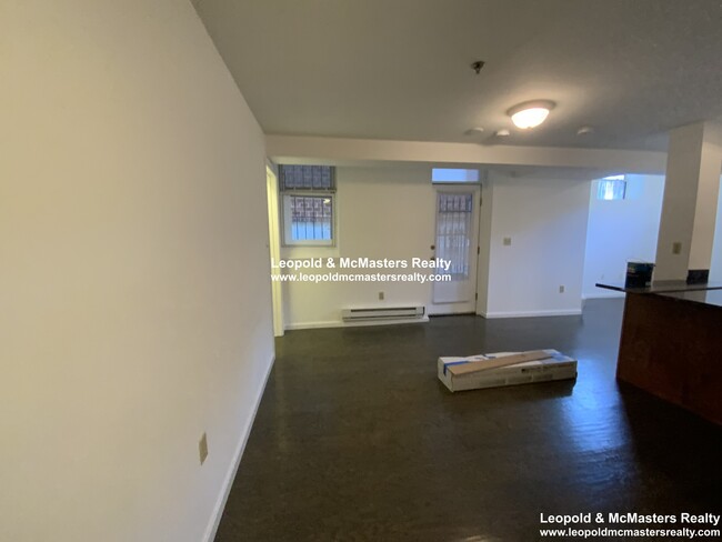 Building Photo - 48 Queensberry St