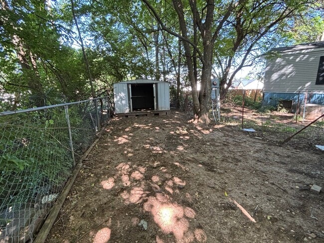 Building Photo - Great Location!! Quiet Neighborhood!!