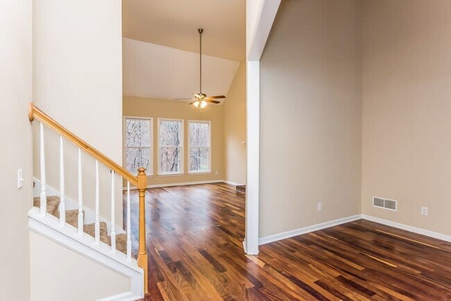 Building Photo - 347 Laurel Glen Xing