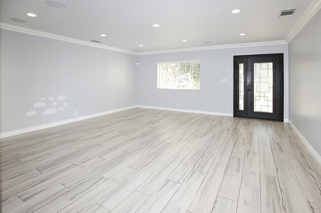 Foto del edificio - 7400 Blewett Ave