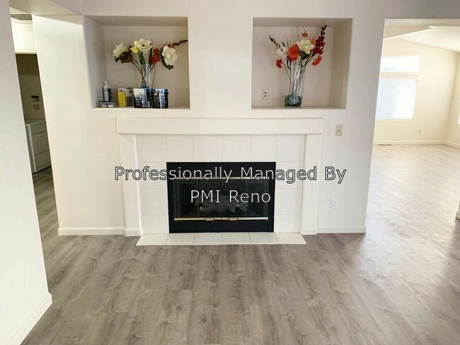 Foto del edificio - 5725 W Brookdale Dr