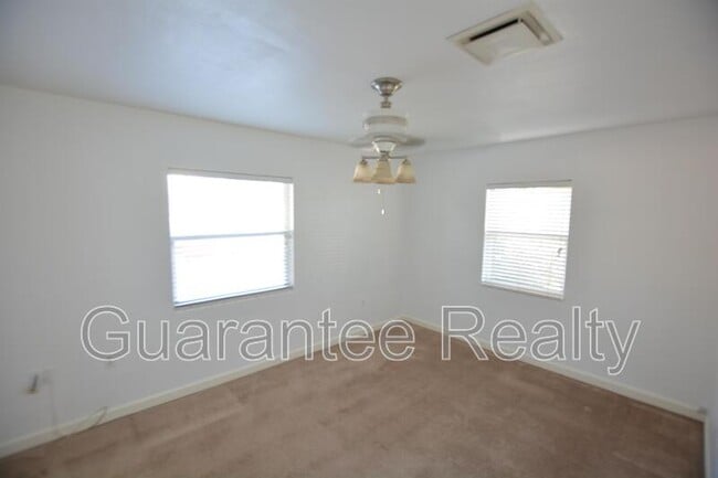 Foto del edificio - 2804 Woodland Hills Ave