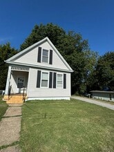 Building Photo - 539 N Elm Ave