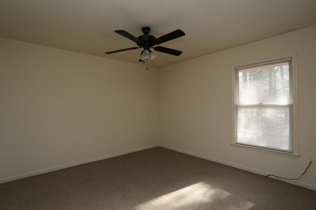 Building Photo - 140 Lanier Dr