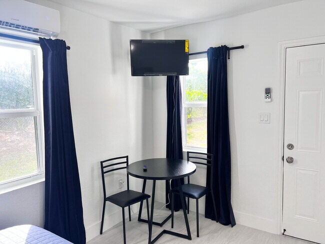 Foto del edificio - 1027 NW 55th St