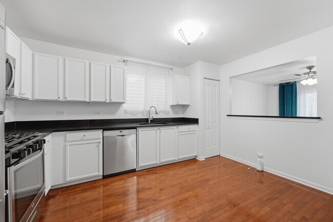 Building Photo - 640 Four Seasons Blvd