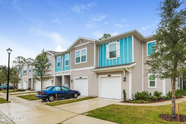 Foto del edificio - 7419 Palm Hills Dr