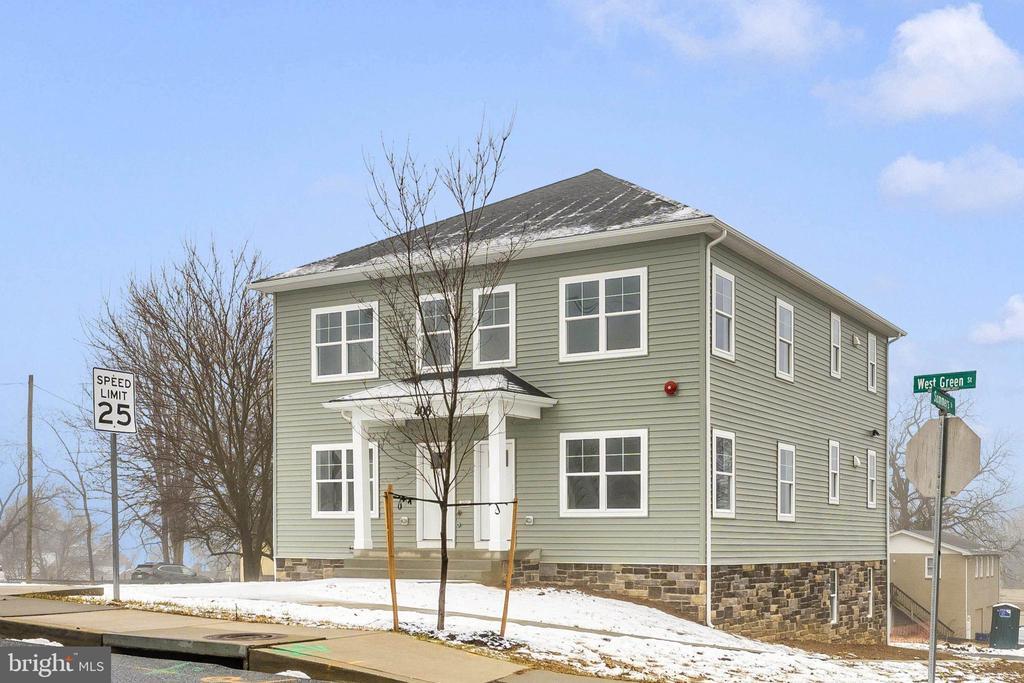 Foto principal - 406 W Green St