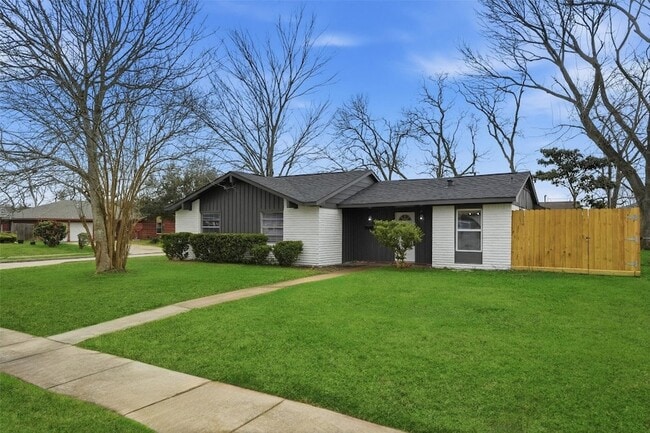 Building Photo - 3903 High Point Ln