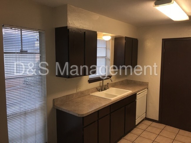 Building Photo - 9512 S Shartel Ave