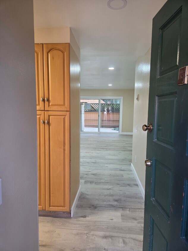 Foto principal - 8743 Navajo Rd