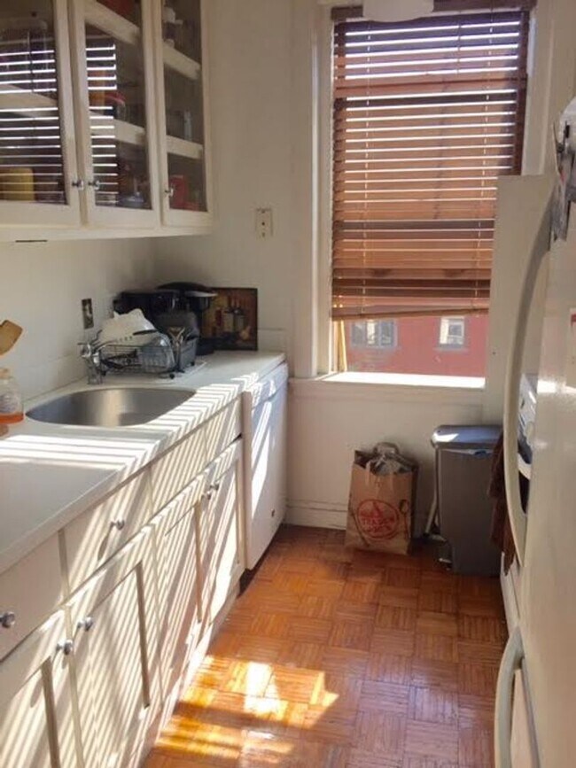 Foto del edificio - Bright & Spacious 3-Bedroom on Newbury Str...