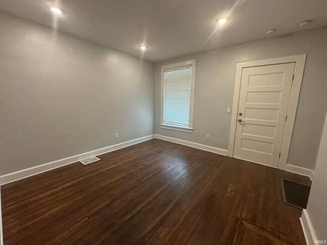 Foto del edificio - 729 E Hunter Ave