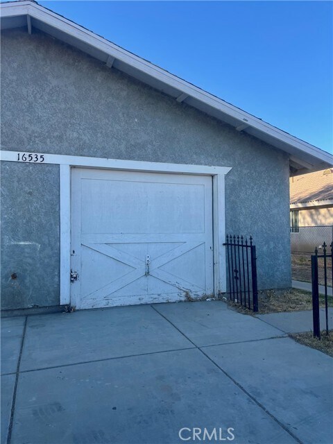 Foto del edificio - 16535 Pine St