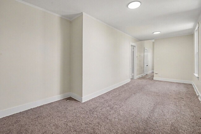 Foto del edificio - Charming 2 Bed / 1 Bath Duplex with Private Yard & Off-Street Parking
