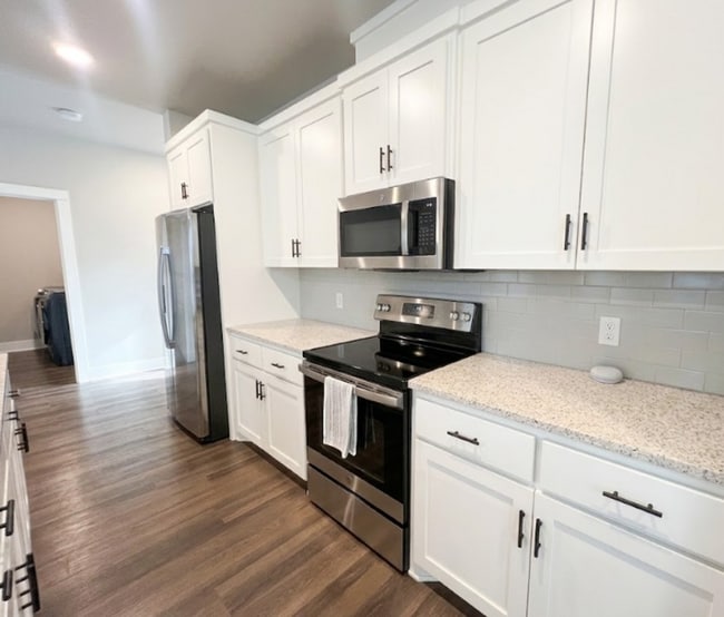 Building Photo - AVAILABLE NOW; APPLY TODAY ON OUR WEBSITE!!!