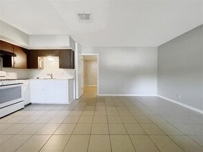 Building Photo - 2503 Cecil Dr
