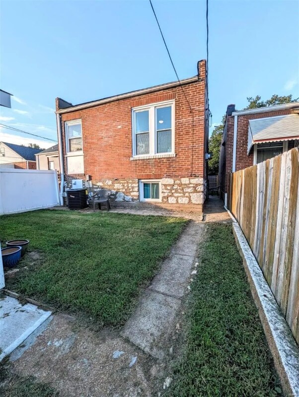 Building Photo - 4938 Quincy St