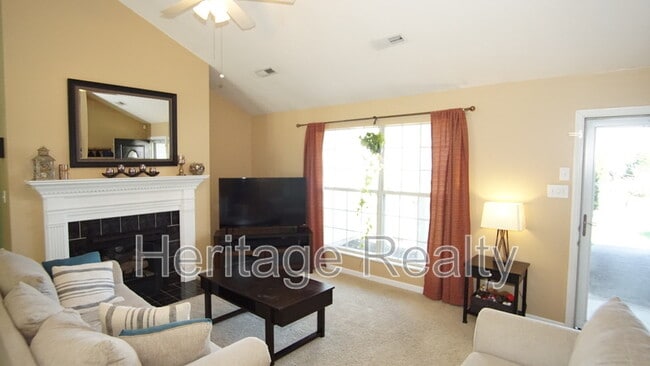 Building Photo - 5425 Crooked Pine Ln
