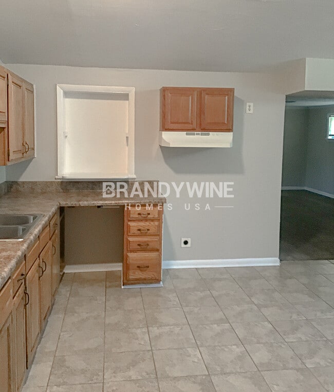 Building Photo - NEW LOWER RENTAL RATE LEASING SPECIAL: Rec...