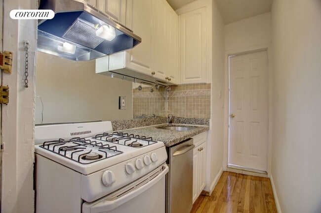 Building Photo - 1136 1st Ave