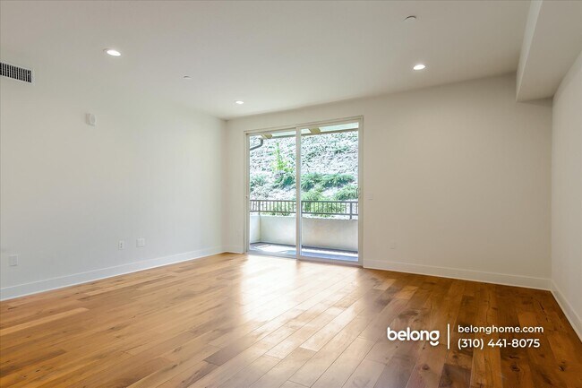 Foto del edificio - 627 Deep Valley Dr