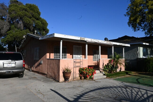 Foto del edificio - 6302 Makee Ave