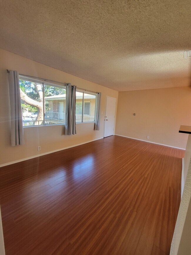 Foto del edificio - 13530 Leadwell St