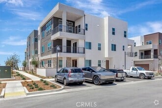 Building Photo - 441 Mulligan
