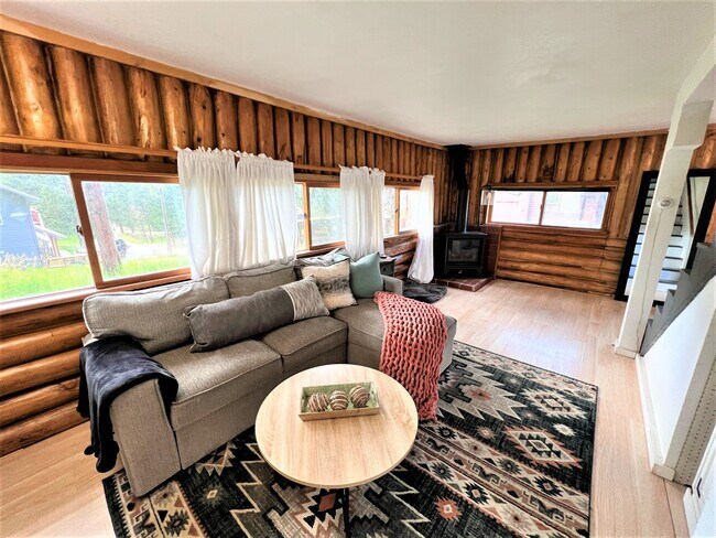 Building Photo - 30022 Hilltop Dr