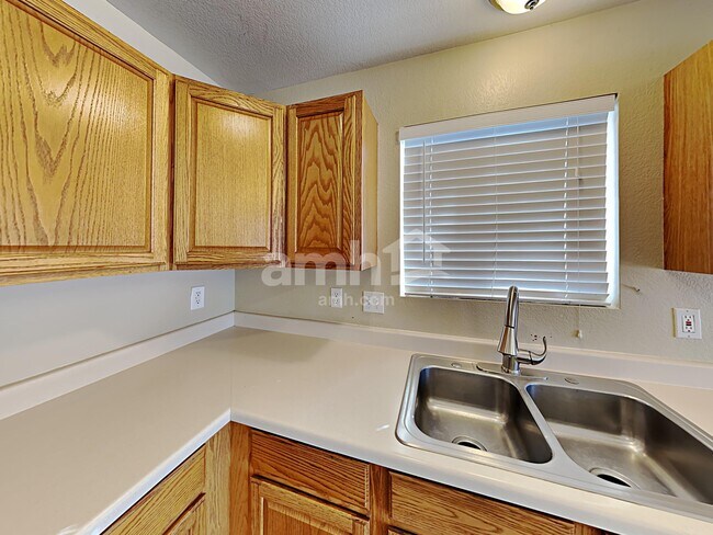 Foto del edificio - 5012 Goshawk Ct