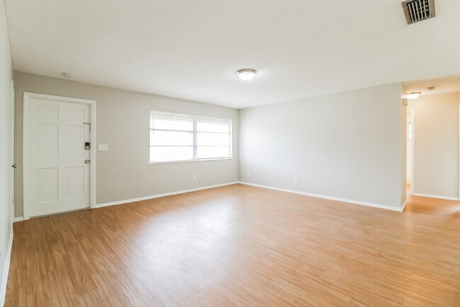 Building Photo - 323 SE 47th St