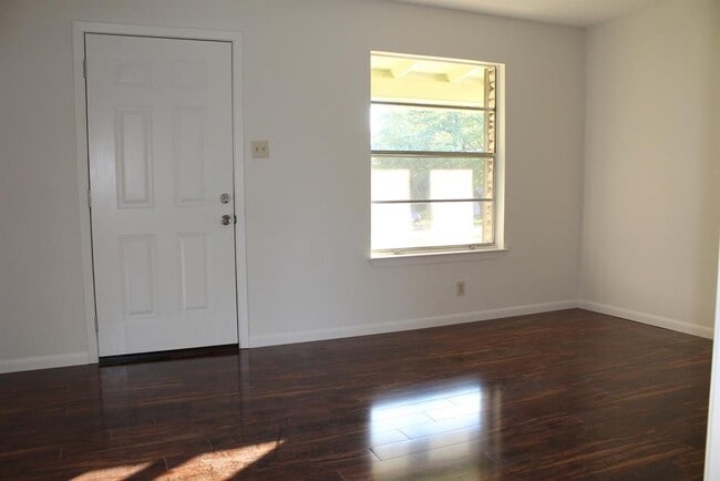 Building Photo - 4708 York Hill Dr