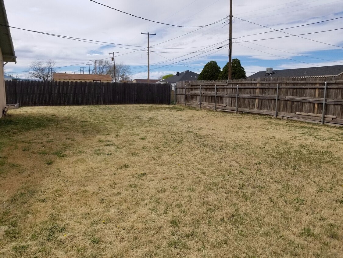 Foto del edificio - UPDATED HOME IN NORTH CLOVIS
