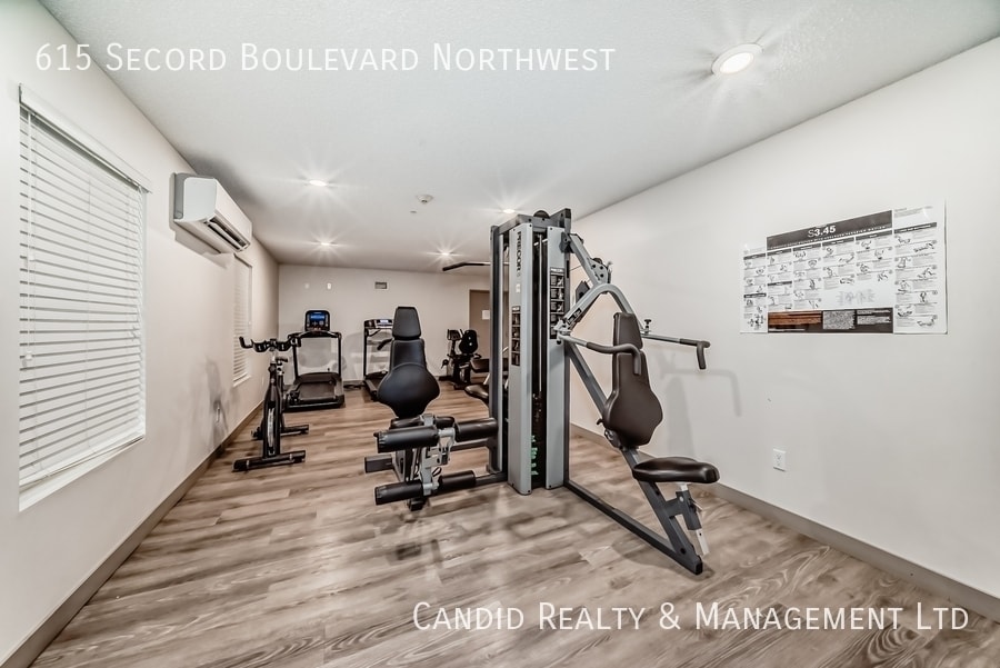 Building Photo - Modern 2 Bed, 2 Bath Condo with Undergroun...
