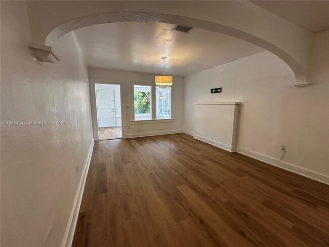 Foto del edificio - 267 NW 33rd St