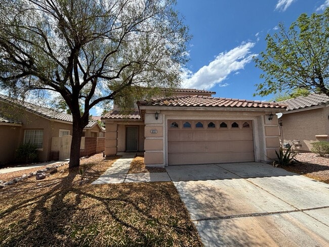 Building Photo - Beautiful 4Bed/3Bath/2Car residence located in Summerlin near Town Center Drive