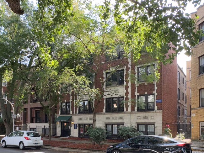 Building Photo - 842 W Wolfram St