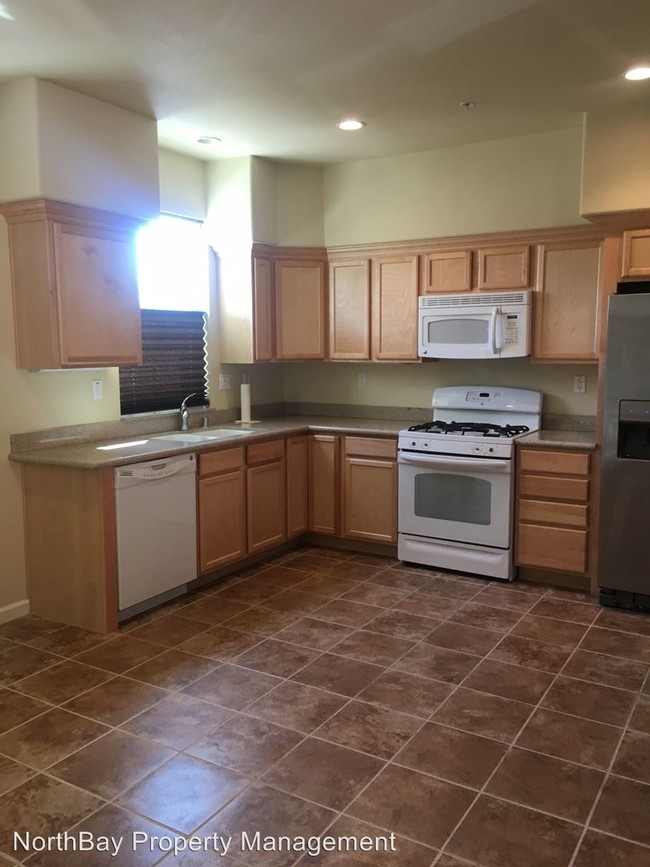 Building Photo - 2 br, 2.5 bath Condo - 160 Healdsburg Ave # E