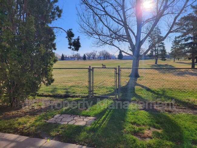 Foto del edificio - 820 2nd Ave NW