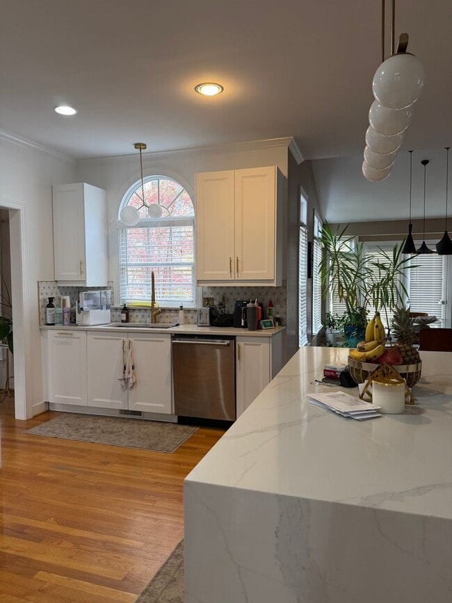 Building Photo - Best location! Short pump schools, 4 bedrooms, den, bar, solar, big garage and yard!