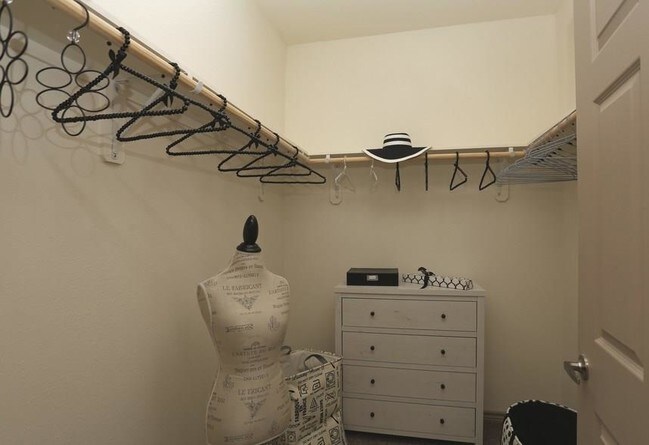 Foto del edificio - 425 McCaleb Rd