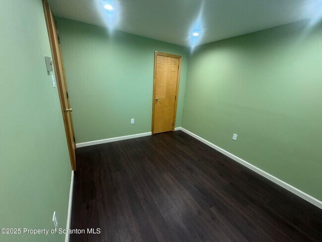 Foto del edificio - 2808 Birney Ave