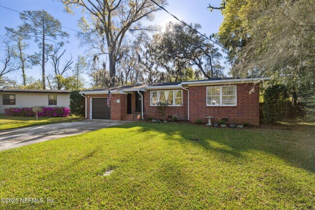 Foto del edificio - 1007 Brierfield Dr