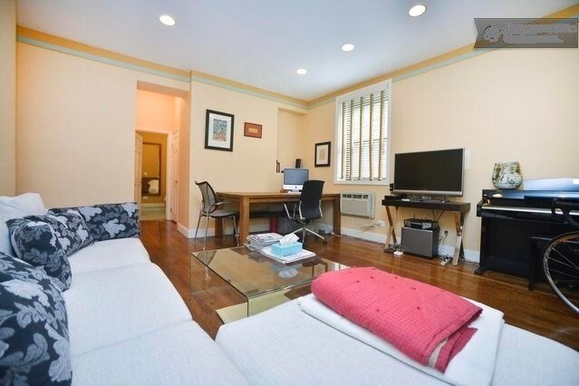 Foto principal - 288 W 92nd St