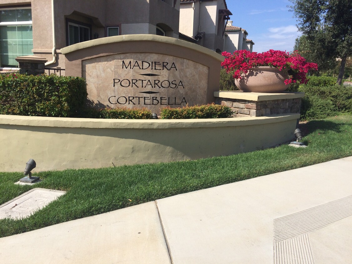 Foto principal - 561 Almond Rd