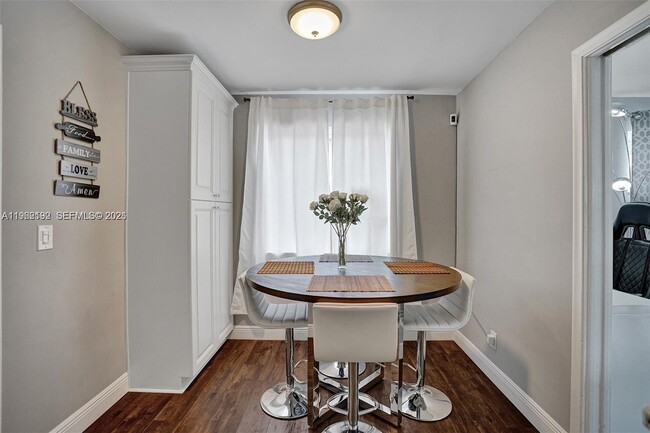 Building Photo - 2101 N 52nd Ave