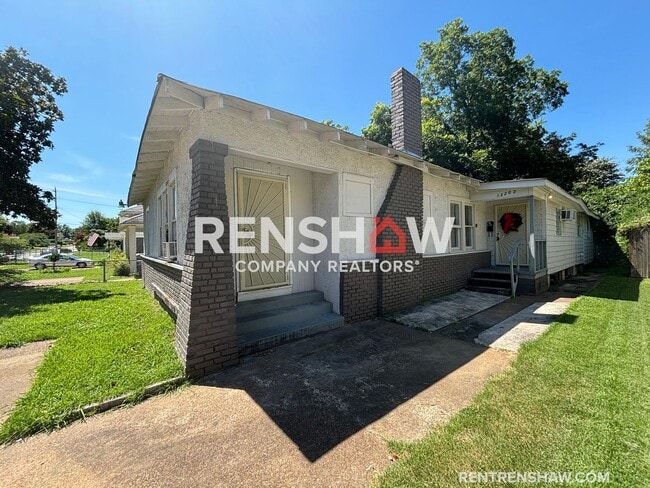 Building Photo - INCENTIVE: $99 Move in Special with Approv...