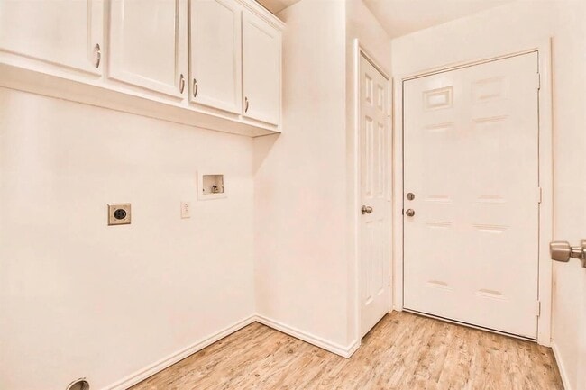 Building Photo - 5710 Grinnell St